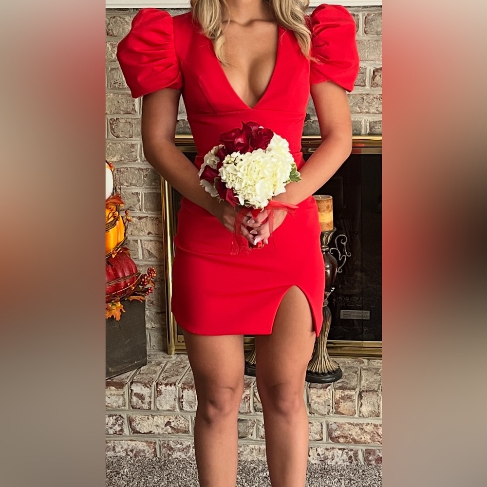 Elegant Backless Red Dress with Puff Sleeves